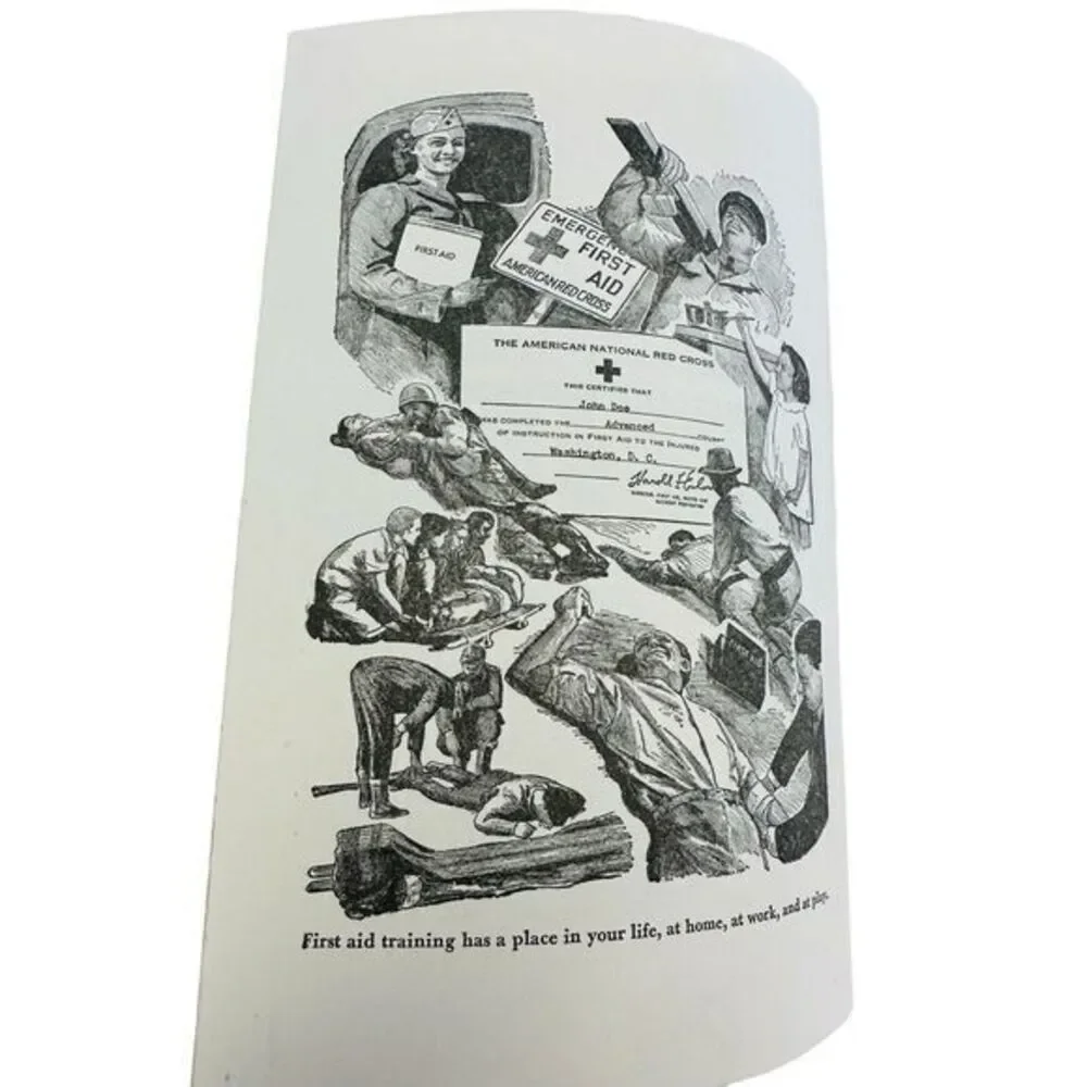 1945 American Red Cross First Aid Textbook & First-Aid Suggestion‎ Booklet VTG